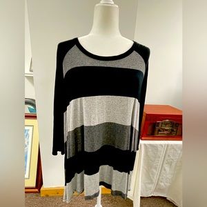 Striped tunic style knit long sleeve flowing top